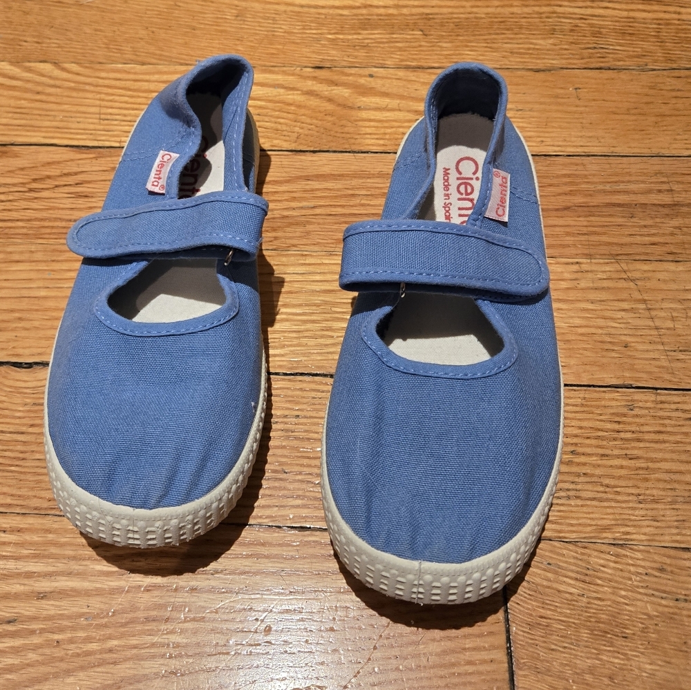 Cienta Blue Canvas Sneakers with Breathable Design